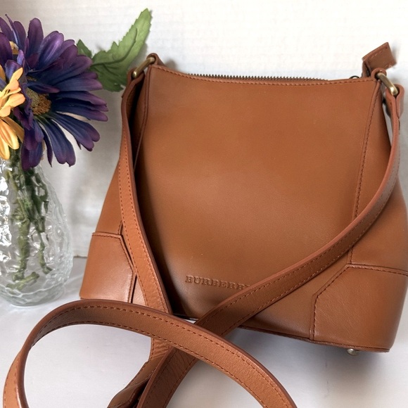 ✋Rare✋Limited Edition ✋Burberry Leather Nova Check Crossbody/Shoulder Bag. - Picture 8 of 17